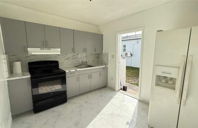 832 NW 10th Street unit: 1 photos photos