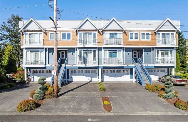 Tucked Away Tacoma View Property - 3222 South D Street, Tacoma, WA 98418