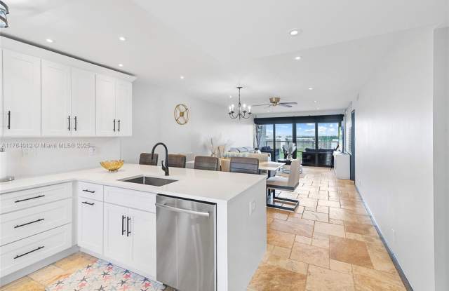1401 N Riverside photos photos