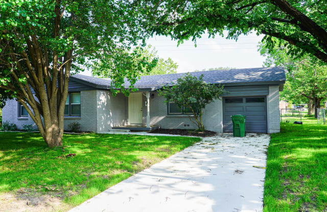 6700 Lavon Dr - 6700 Lavon Drive, Richland Hills, TX 76118