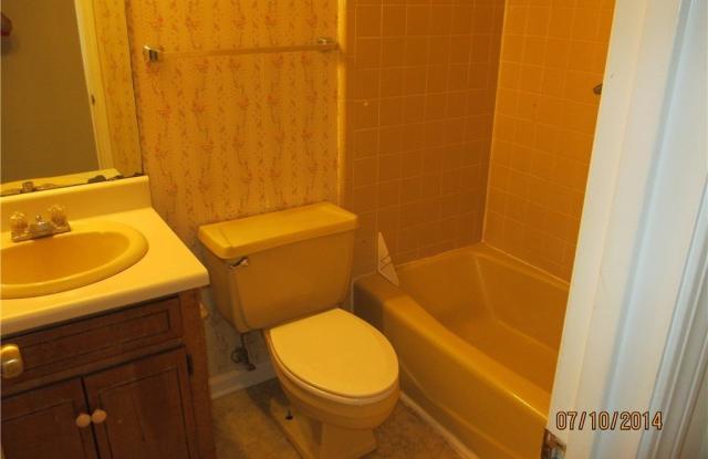 119 Sloan Street unit: 4 photos photos