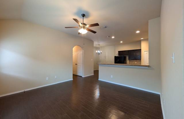 3/2/2 Duplex off HWY 46 / Fridge / Interior Washer & Dryer Connections / Fenced in Backyard / CISD Gallery 3