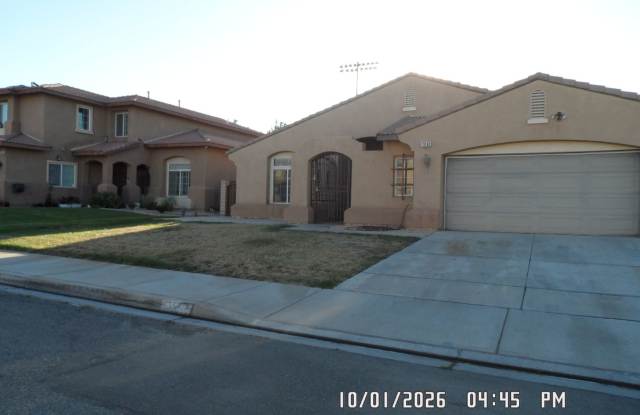4 Bedrooms, 2.5 bathrooms, Approx 2205 sq. ft., Seperate Family Roon with Gas Fireplace, 2.5 Car Garage Gallery 3