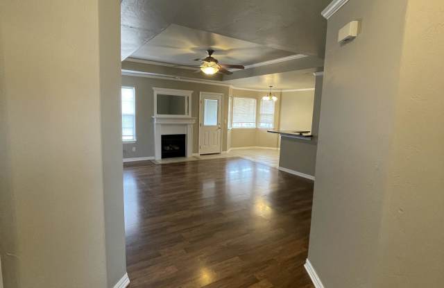 1102 Lauren Lane Gallery 2