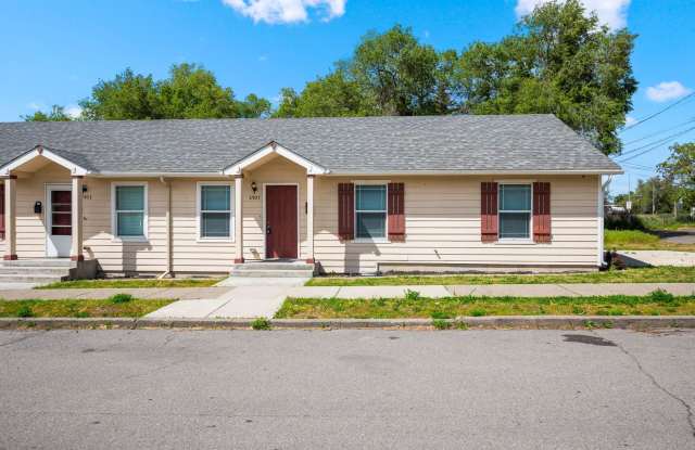 Spacious 3-Bed Duplex in Central Spokane — Washer/Dryer Included Gallery 2