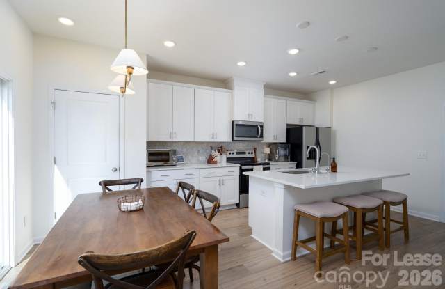 321 Fairchild Way Gallery 3