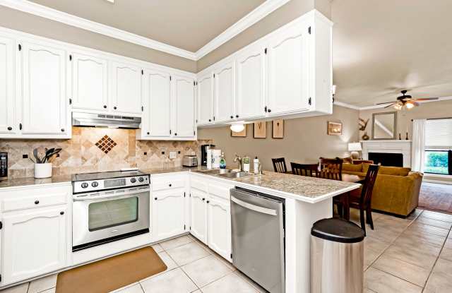 2 Bedroom Furnished Townhome off Jefferson Hwy| All Utilities Included|Community Pool| Long Term Rental Gallery 3