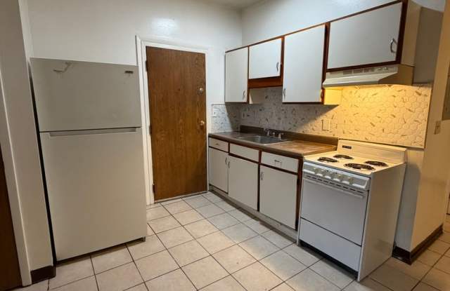 Studio apartment in Brighton Heights Gallery 2