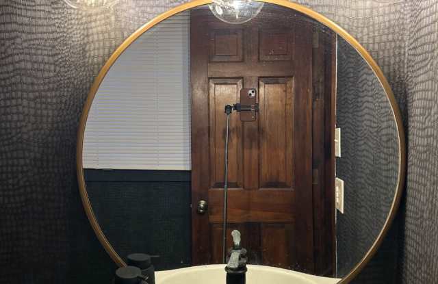 32 Elm Street - 32 Elm Street, Windsor Locks, CT 06096