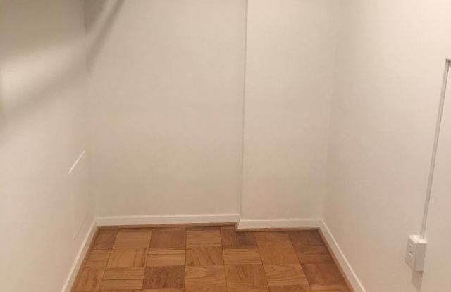 5410 CONNECTICUT AVENUE NORTHWEST 101 Gallery 4