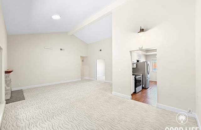 Top-Floor 3BR Retreat with Balcony Views & In-Unit Laundry in San Diego! photos photos