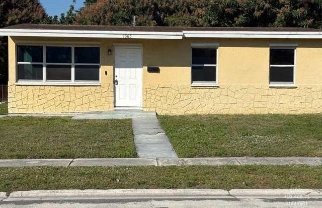 1365 11th St photos photos