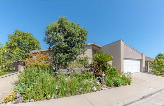 20392 Mooncrest Circle Gallery 3