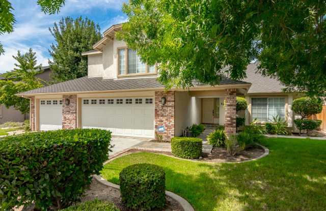 Updated custom home in desirable Lakewood Elementary School District! - 833 Sonoma Avenue, Modesto, CA 95355