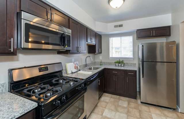 Carriage Club Apartments Gallery 3