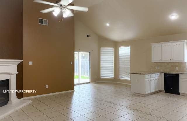 1005 Castle Top Drive Gallery 4