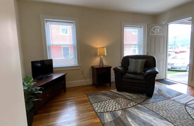 520 West Third Street,  1E Gallery 3