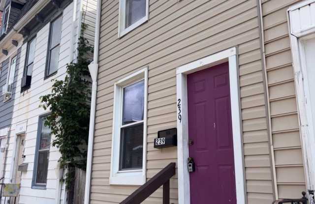 2 Bedroom House, Yard, Off-Street Parking-York City SD Gallery 1