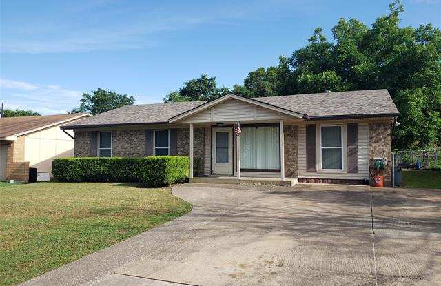 338 Linkmeadow Drive - 338 Linkmeadow Drive, Duncanville, TX 75137