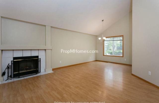 Alluring Three Bedroom Sherwood Home w/ Fenced Yard! Apply Online! - 16309 Southwest Red Twig Drive, Sherwood, OR 97140