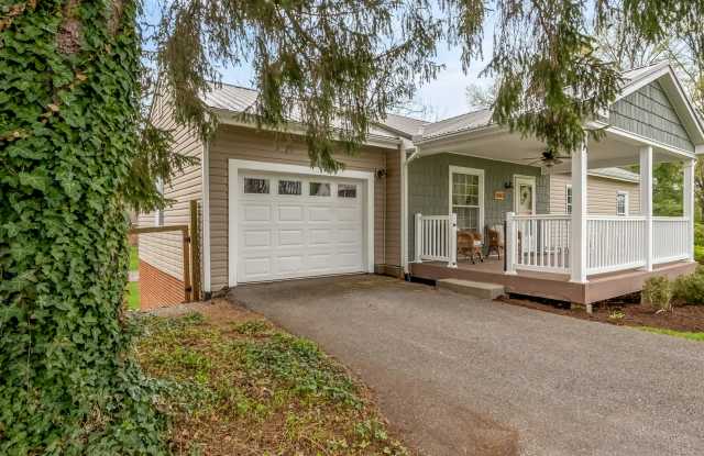 Spacious Ranch Close to Campus Gallery 3