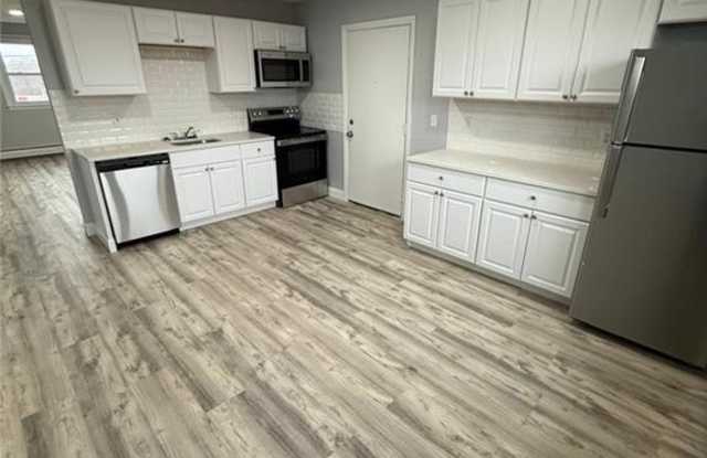 60 Esten Avenue unit: 4 photos photos