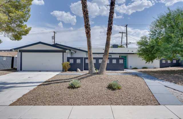 FULLY UPDATED HOME IN 89169 WITH A POOL!! photos photos