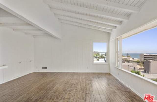 22607 Pacific Coast Highway Gallery 4