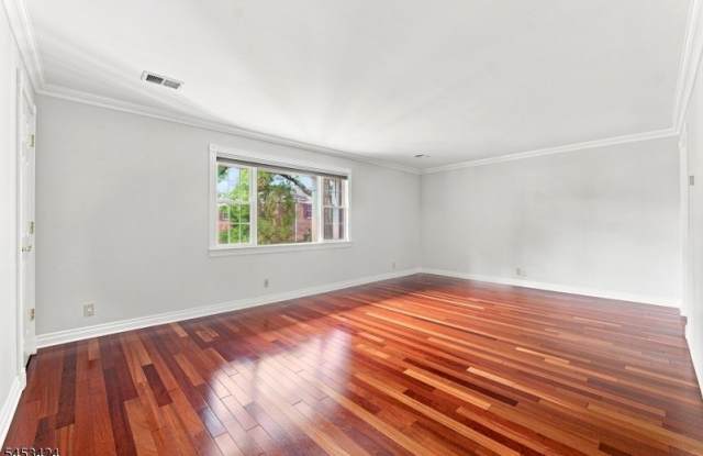 67-75 New England Ave71D Gallery 3