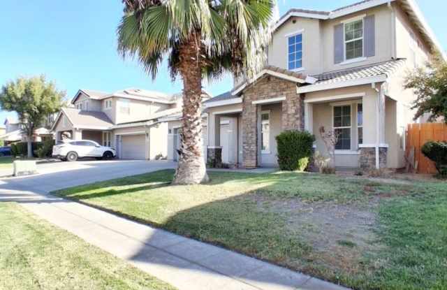 Bright & Spacious 5-Bedroom  and 3.5 Bathroom Home in Fresno! Gallery 3