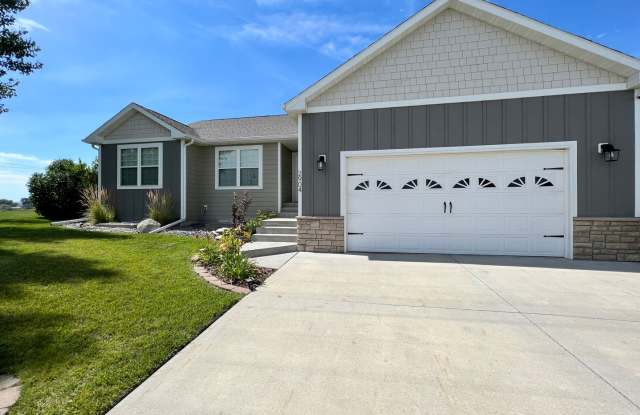 5 bedroom 3 bath home in Copper Ridge - 2904 Golden Acres Drive, Billings, MT 59106