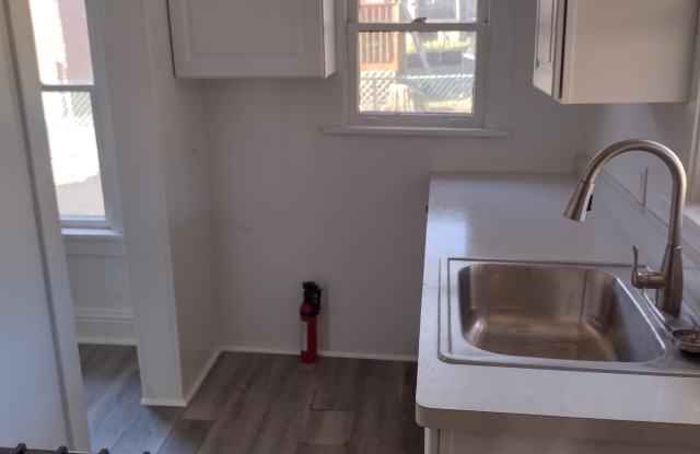 817 Thompson Street - 2 photos photos