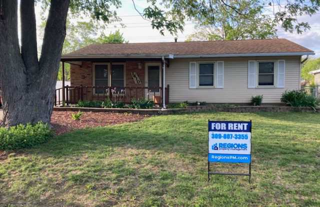 Charming 3-bedroom, 1.5-bathroom house in Normal photos photos