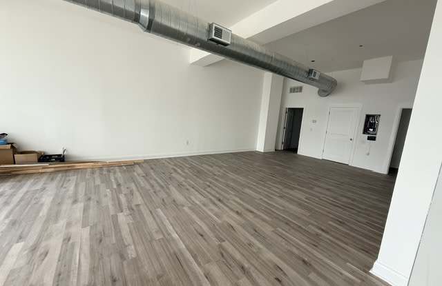 4468 Pearl Road Gallery 1