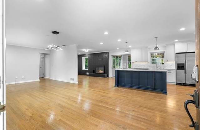 2661 Fleur De Lis Place Gallery 2