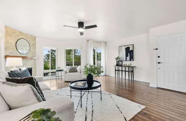Gorgeous Tri Level Town Home in El Cajon! Gallery 4