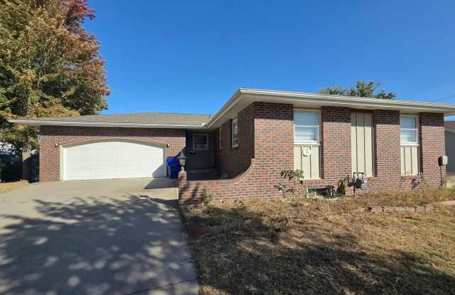 3-Bedroom, 3-Bath Home on a Quiet Cul-de-Sac Gallery 1
