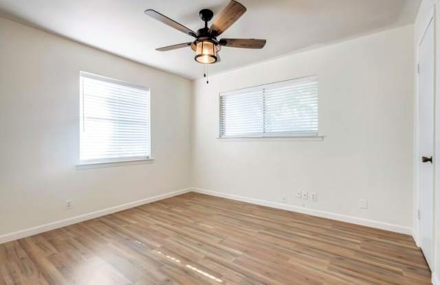 524 N Woods Gallery 4