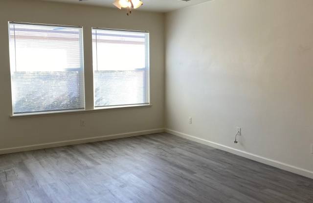 2093 Bella Oaks Dr - 2093 Bella Oaks Drive, Tulare, CA 93274