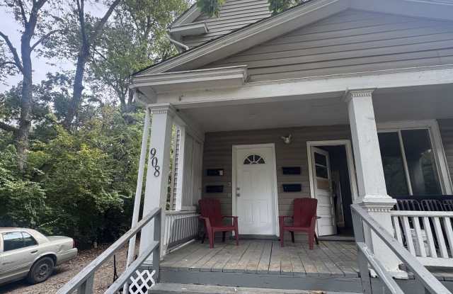 908 Southwest Macvicar Avenue - 1 photos photos