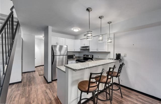 1900 Grove Ct Gallery 3