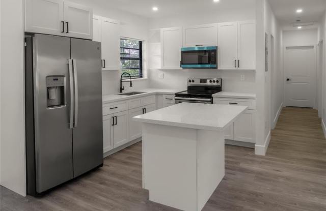 2724 SW 34th Ct photos photos