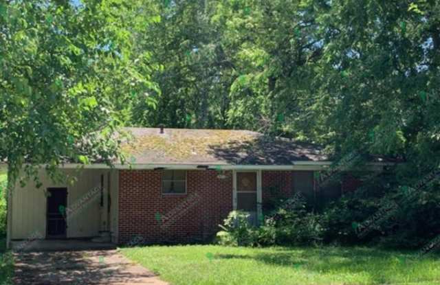 1423 College Avenue - 1423 College Avenue, Conway, AR 72034