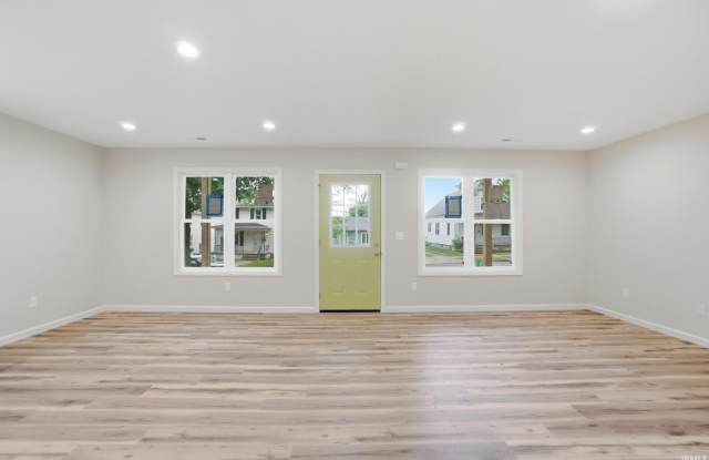 1626 Howell Street Gallery 4