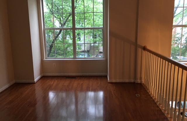 45527 GRAND CENTRAL SQUARE - 45527 Grand Central Square, Sterling, VA 20166