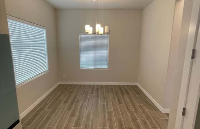 Gorgeous Like New Build, 3 Bedroom/2 Bath Home Off Sonoma Ranch Blvd Gallery 4