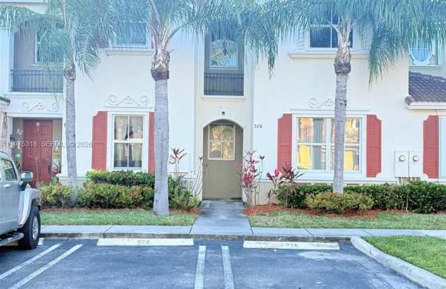 978 NE 42nd Pl photos photos