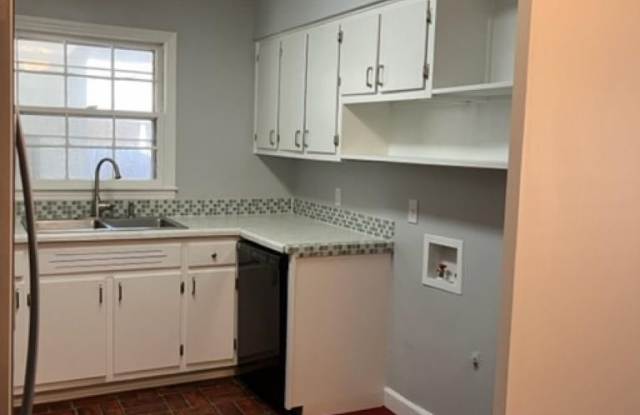 380 N OAK GROVE Gallery 2