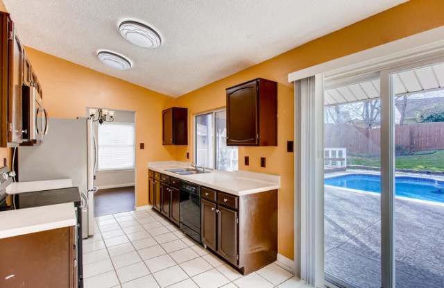 6121 Maurie Court Gallery 4