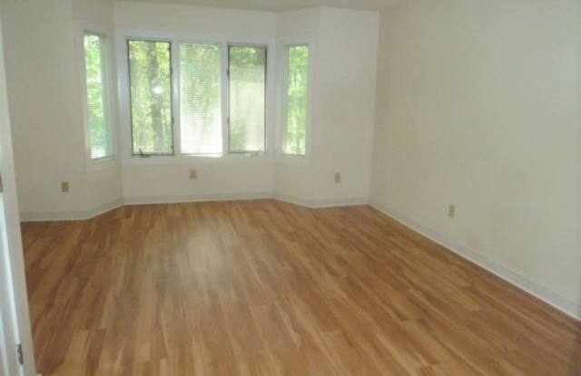 Nice 2br 2ba townhome-style condo in Mill Creek! Walk to UNC next year! Gallery 4